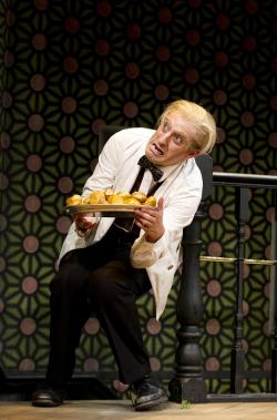 One Man, Two Guvnors - Extra Image